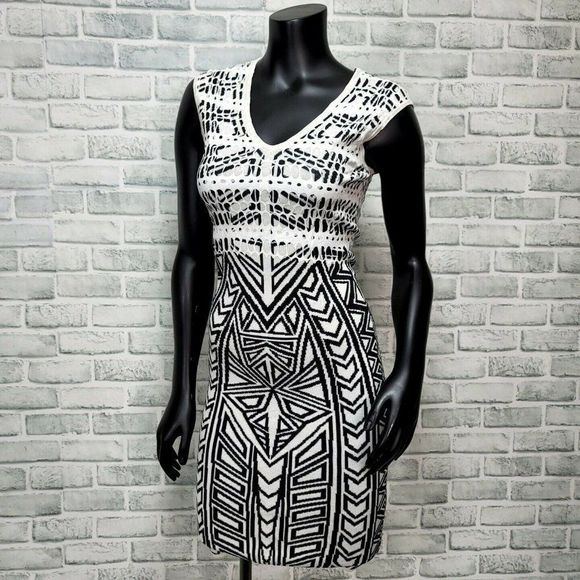 Reiss Womens 4 Faith Aztec Black White Bodycon Dress Geometric Print V Neck Mini - Picture 4 of 10